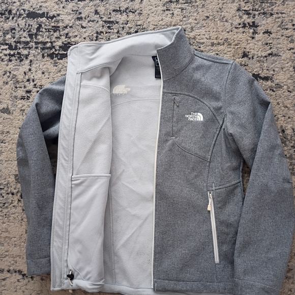 The North Face Women's Zip Up Jacket - Picture 8 of 11
